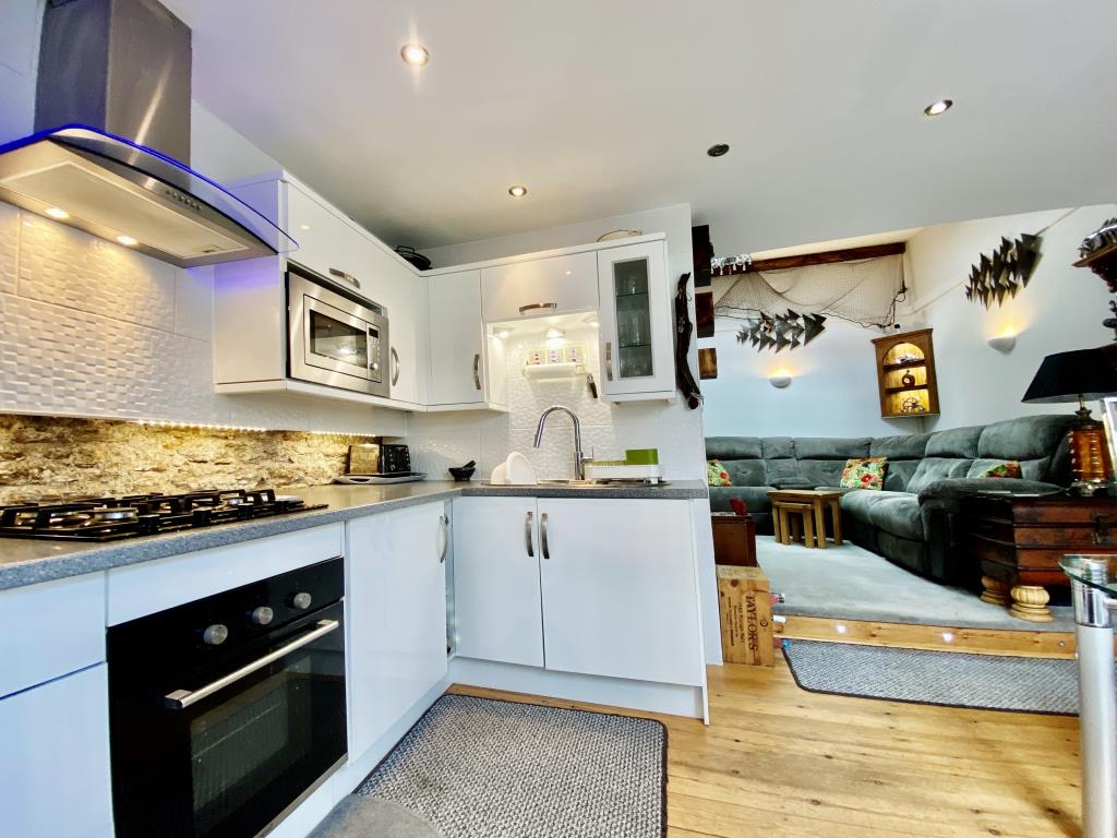 Lot: 9 - COTTAGE AND STORE CLOSE TO THE HARBOUR -